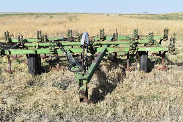 Image of John Deere 100 equipment image 1