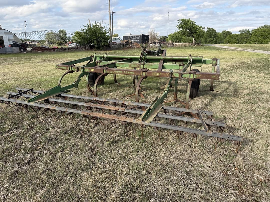 Image of John Deere 100 Image 1