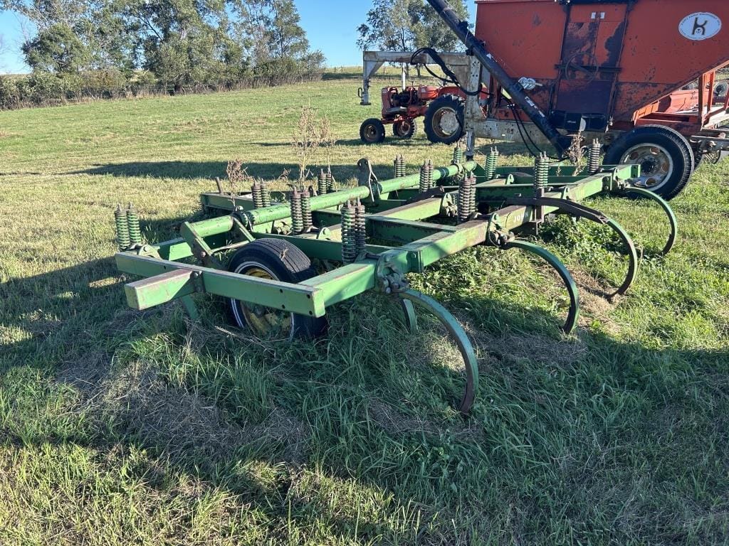 Main image John Deere 100