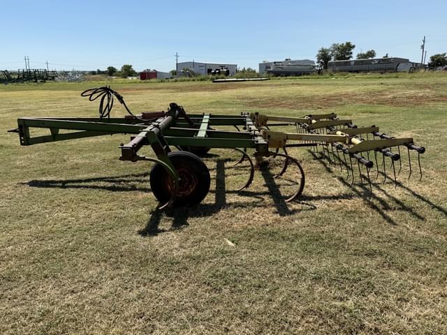 Image of John Deere 100 equipment image 1