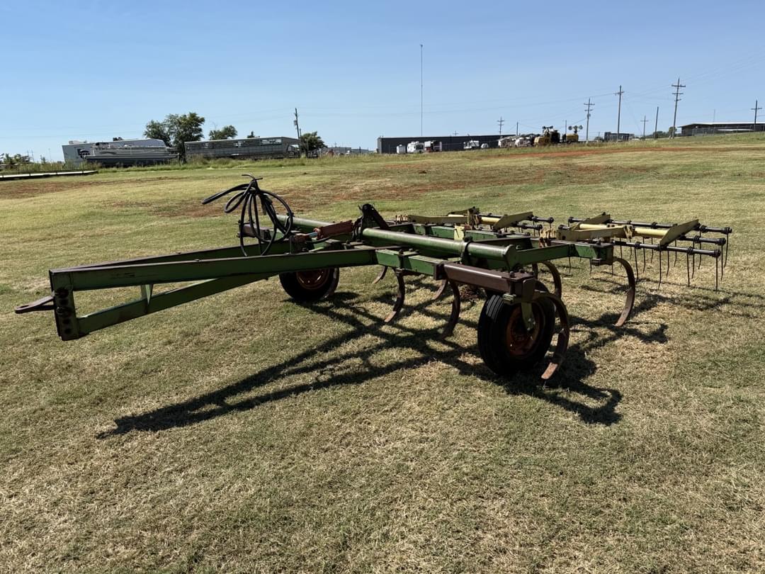 Image of John Deere 100 Primary image