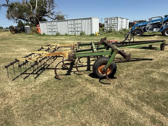 Image of John Deere 100 equipment image 3