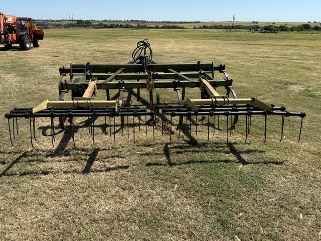 Image of John Deere 100 equipment image 2