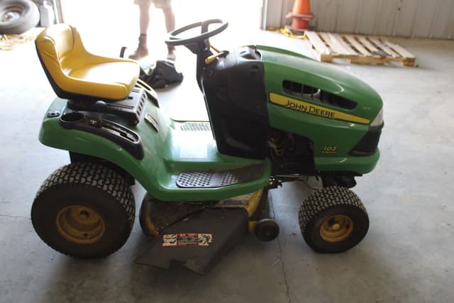 Image of John Deere 100 equipment image 2