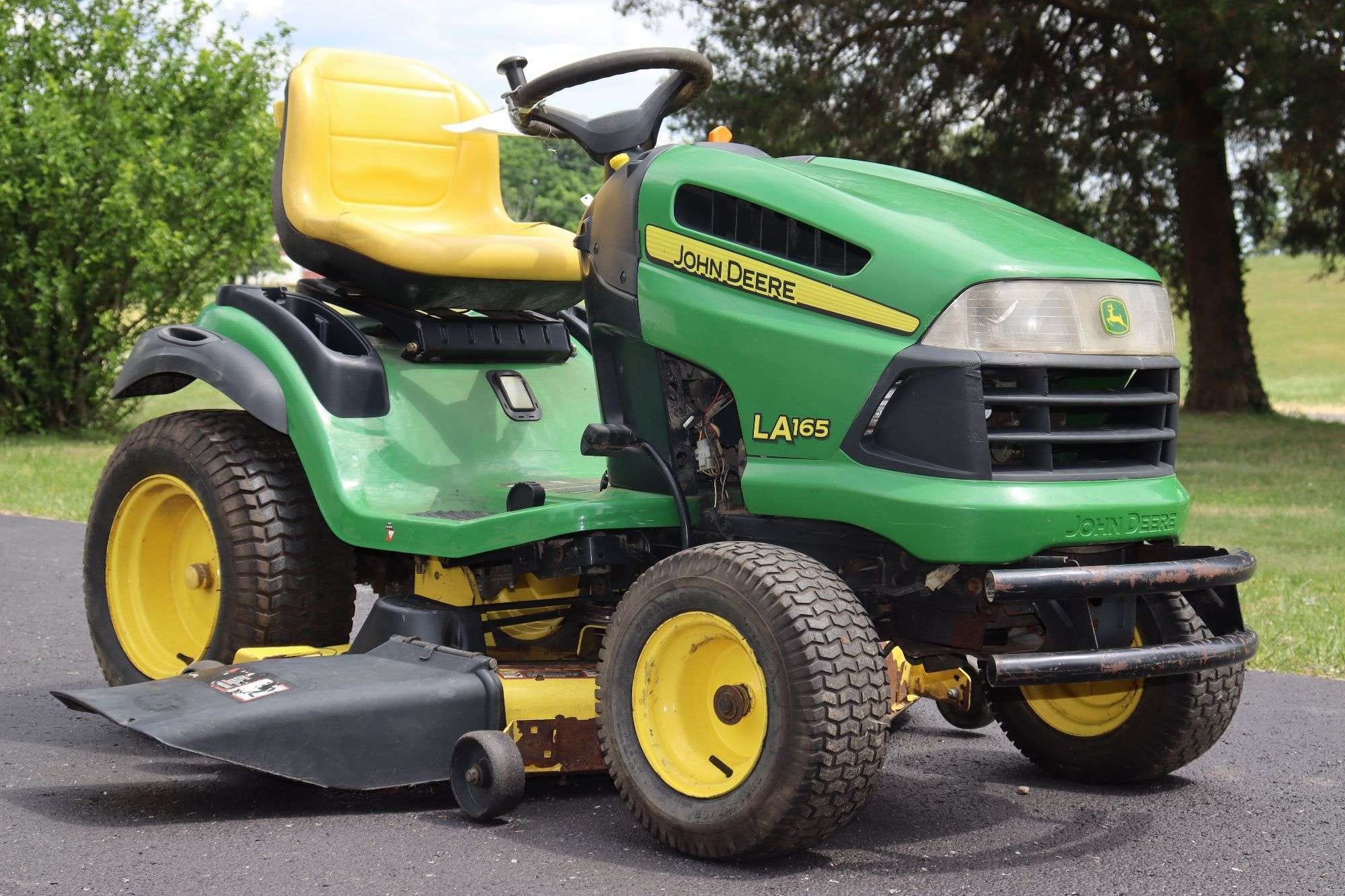 John Deere LA165 Equipment Image0