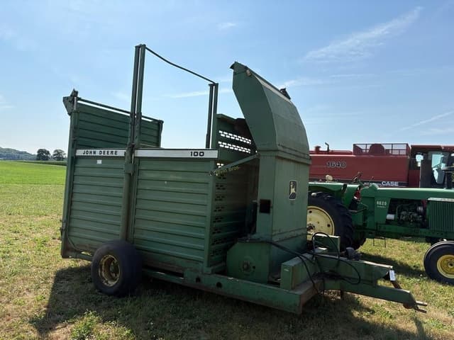 Image of John Deere 100 equipment image 1