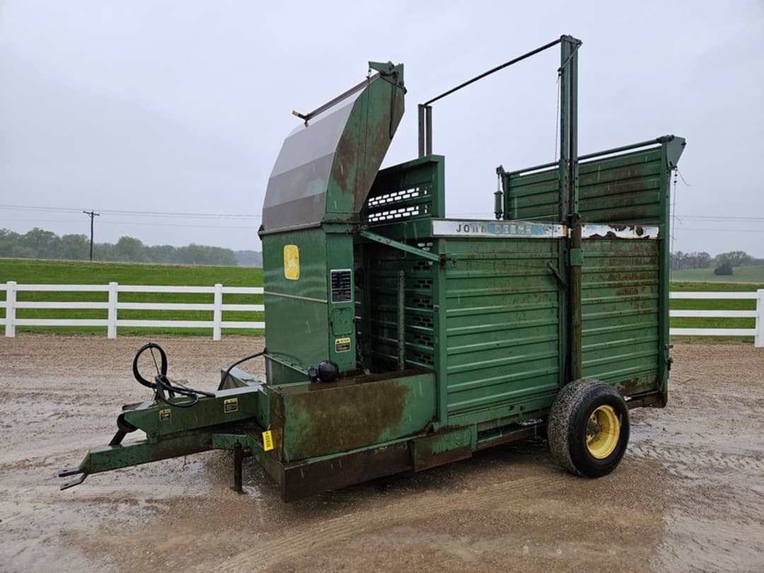 Image of John Deere 100 Primary image