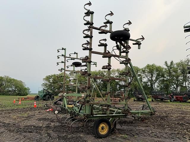 Image of John Deere 1000 equipment image 2