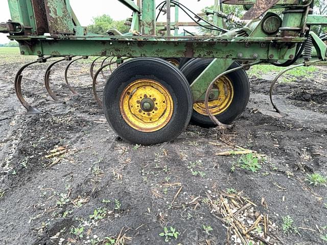 Image of John Deere 1000 equipment image 1