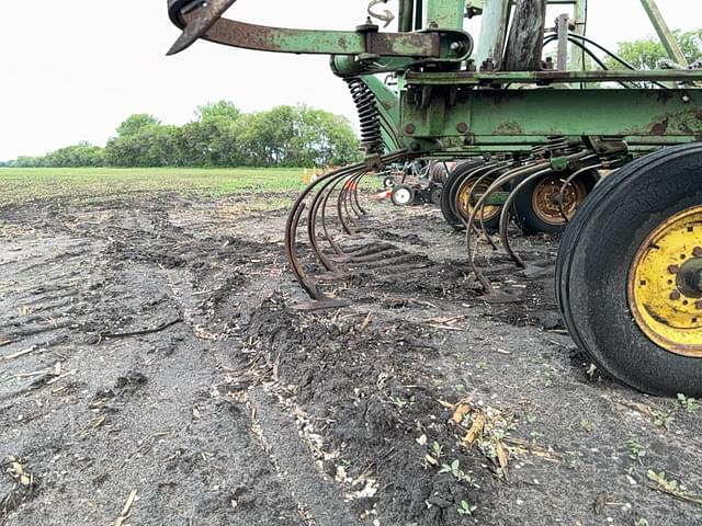 Image of John Deere 1000 equipment image 3