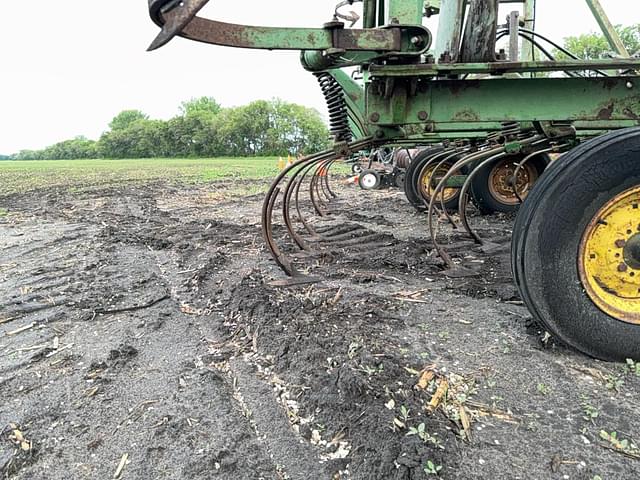 Image of John Deere 1000 equipment image 4