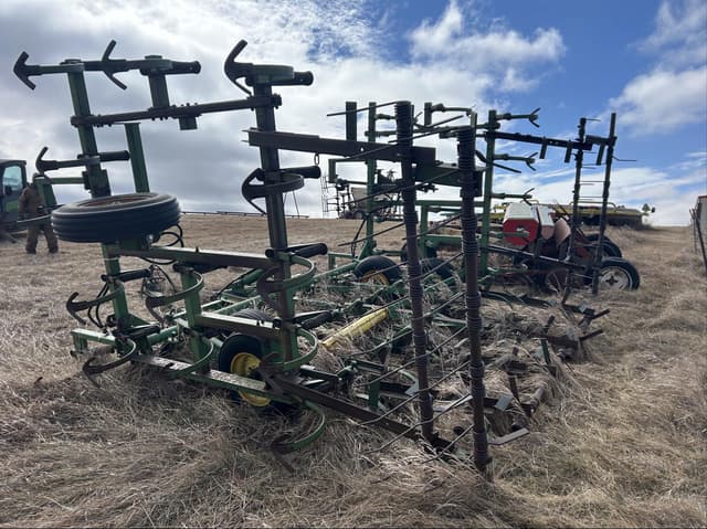 Image of John Deere 1000 equipment image 4