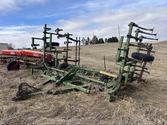 Image of John Deere 1000 equipment image 2