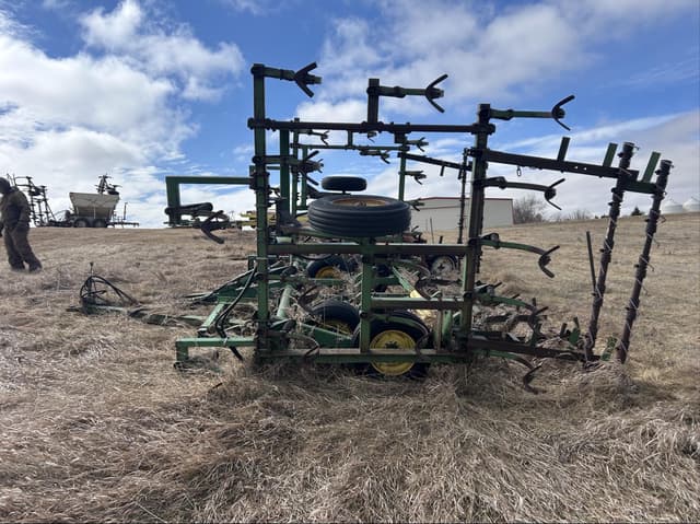 Image of John Deere 1000 equipment image 3