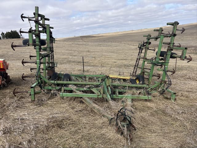 Image of John Deere 1000 equipment image 1