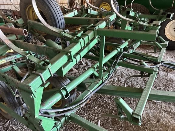 Image of John Deere 1000 equipment image 4