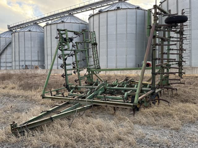 Image of John Deere 1000 equipment image 3