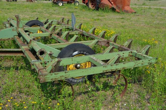 Image of John Deere 1000 equipment image 3