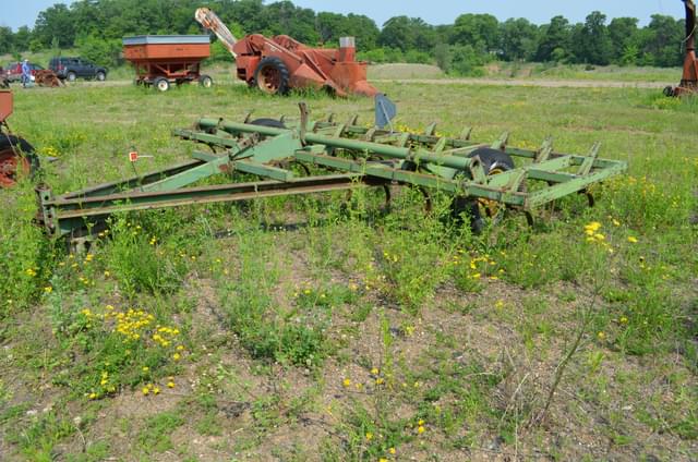 Image of John Deere 1000 equipment image 2