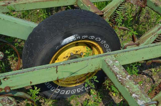 Image of John Deere 1000 equipment image 4