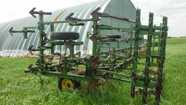 Image of John Deere 1000 equipment image 4
