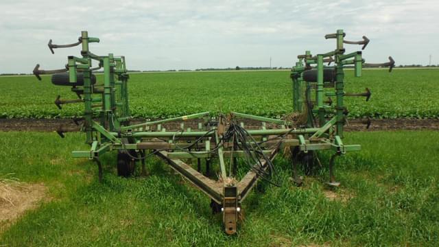 Image of John Deere 1000 equipment image 2