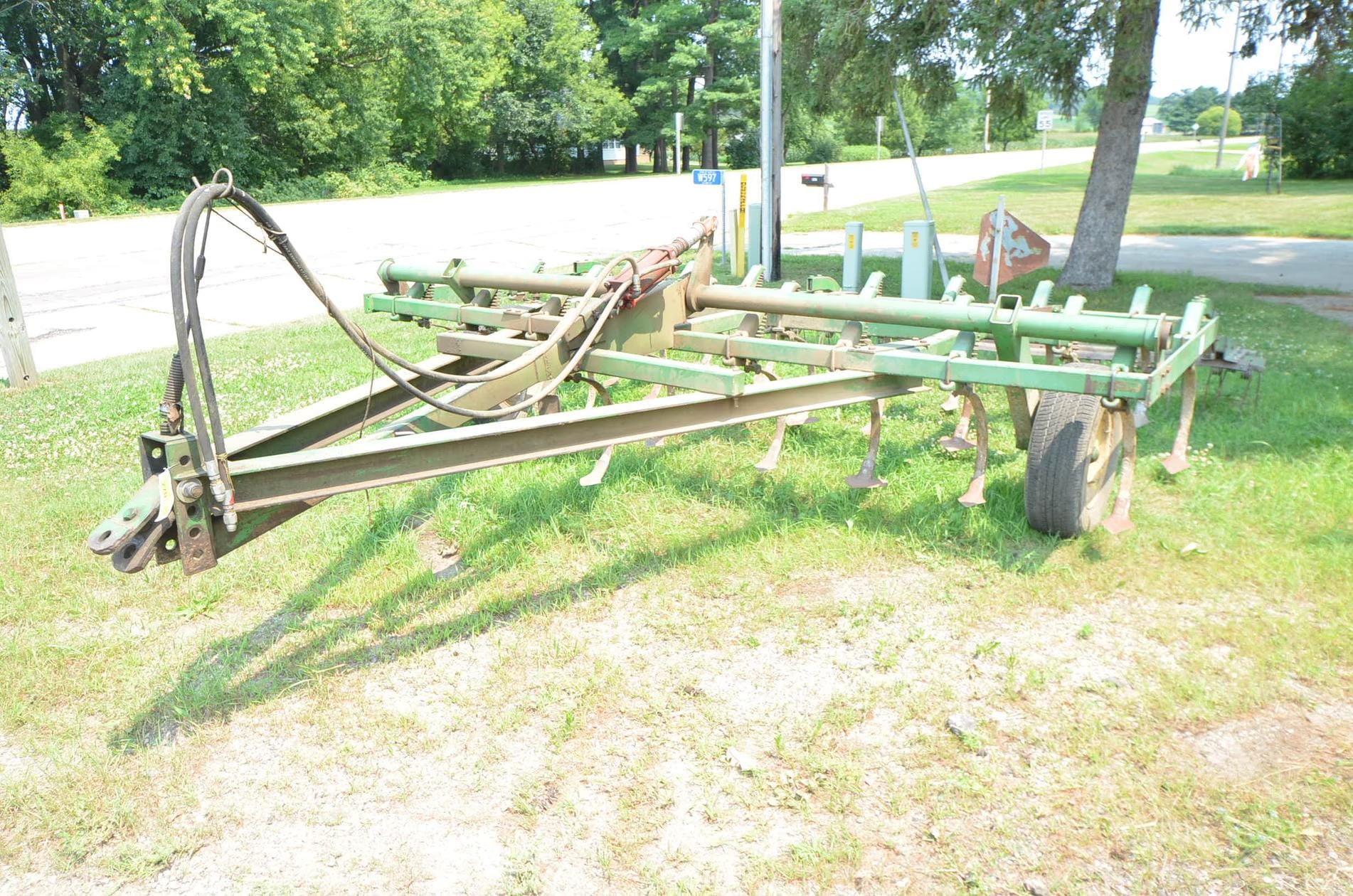 John Deere 1000 Equipment Image0
