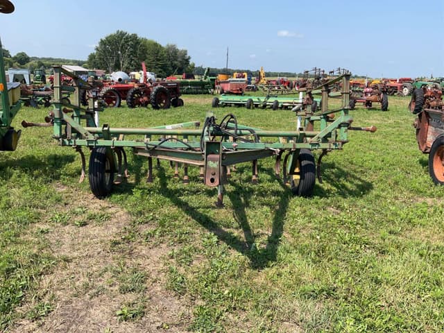 Image of John Deere 1000 equipment image 1