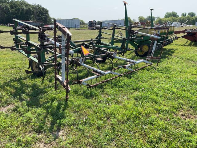 Image of John Deere 1000 equipment image 2