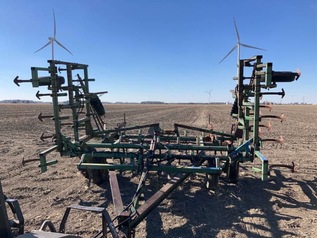 Image of John Deere 1000 equipment image 3