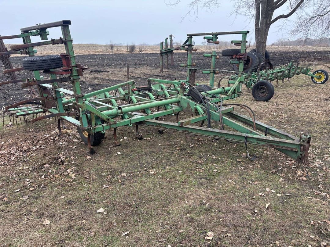 Image of John Deere 1000 Image 1