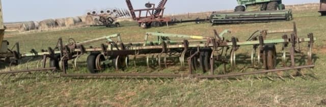 Image of John Deere 1000 equipment image 4