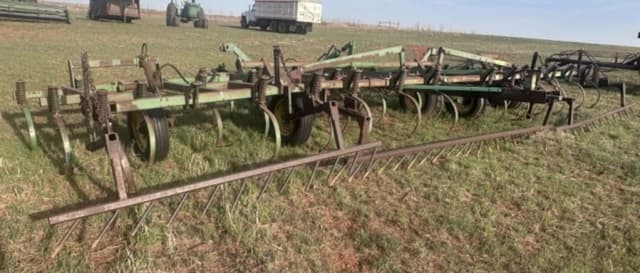 Image of John Deere 1000 equipment image 2