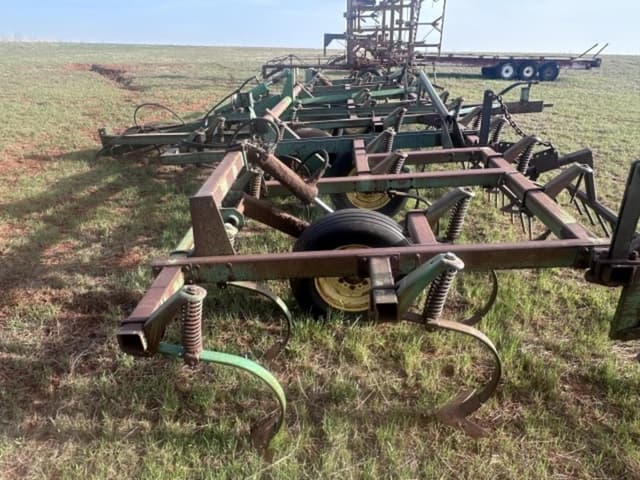 Image of John Deere 1000 equipment image 1