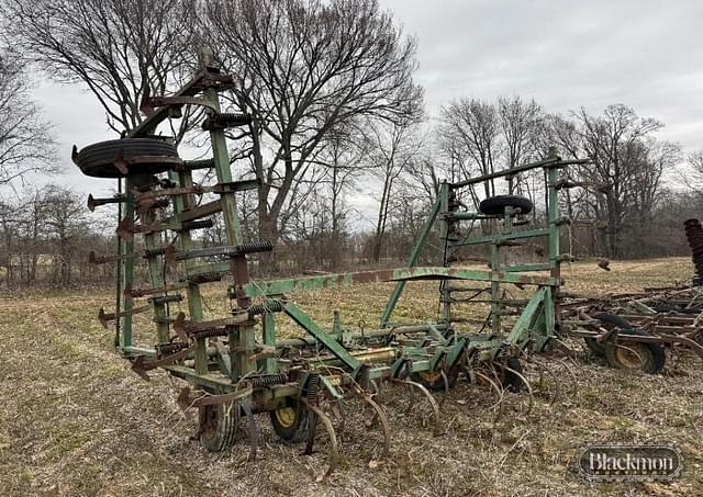 Image of John Deere 1000 equipment image 2