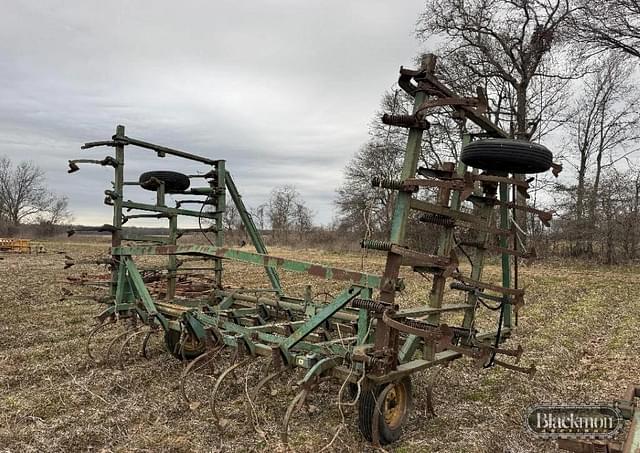 Image of John Deere 1000 equipment image 3