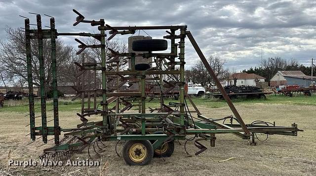 Image of John Deere 1000 equipment image 3