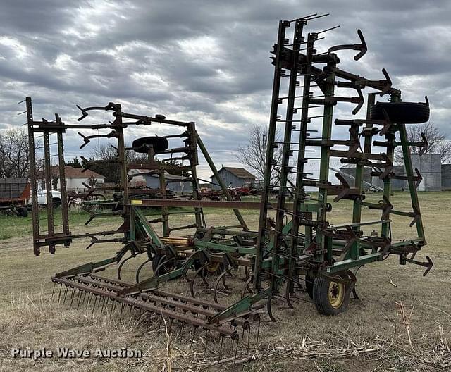 Image of John Deere 1000 equipment image 4