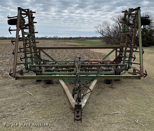Image of John Deere 1000 equipment image 1