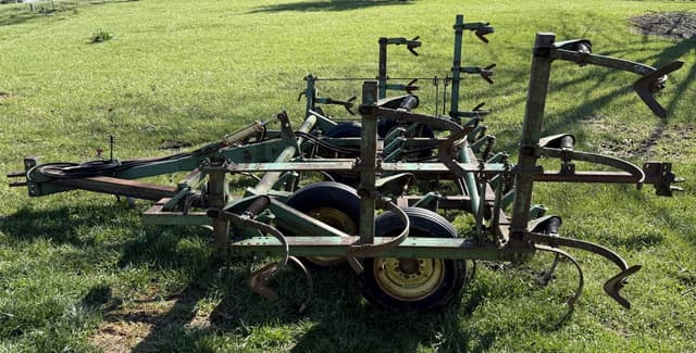 Image of John Deere 1000 equipment image 4