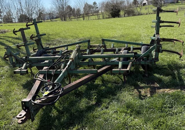 Image of John Deere 1000 equipment image 2