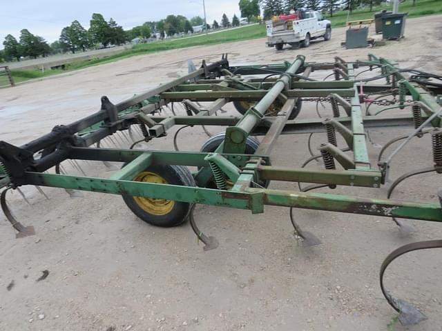 Image of John Deere 1010 equipment image 2