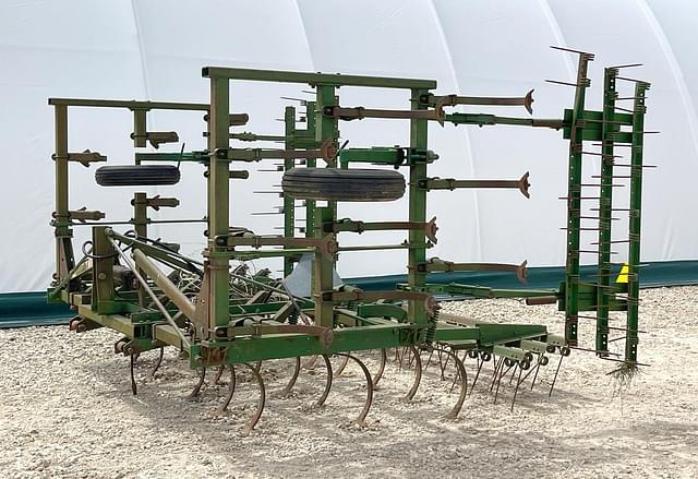 Image of John Deere 1010 equipment image 1