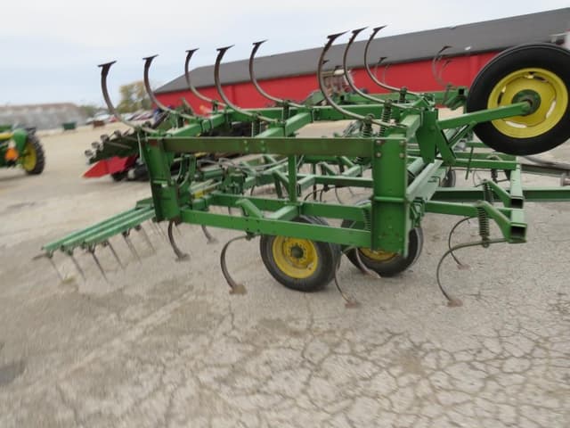 Image of John Deere 1010 equipment image 2