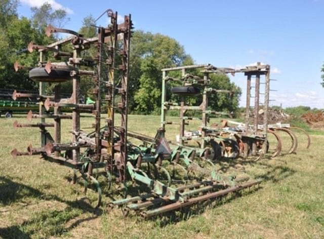 Image of John Deere 1010 equipment image 1