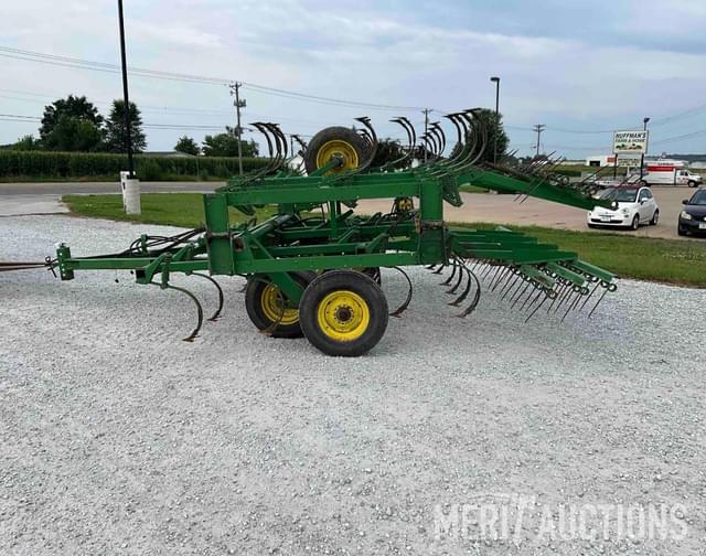 Image of John Deere 1010 equipment image 1