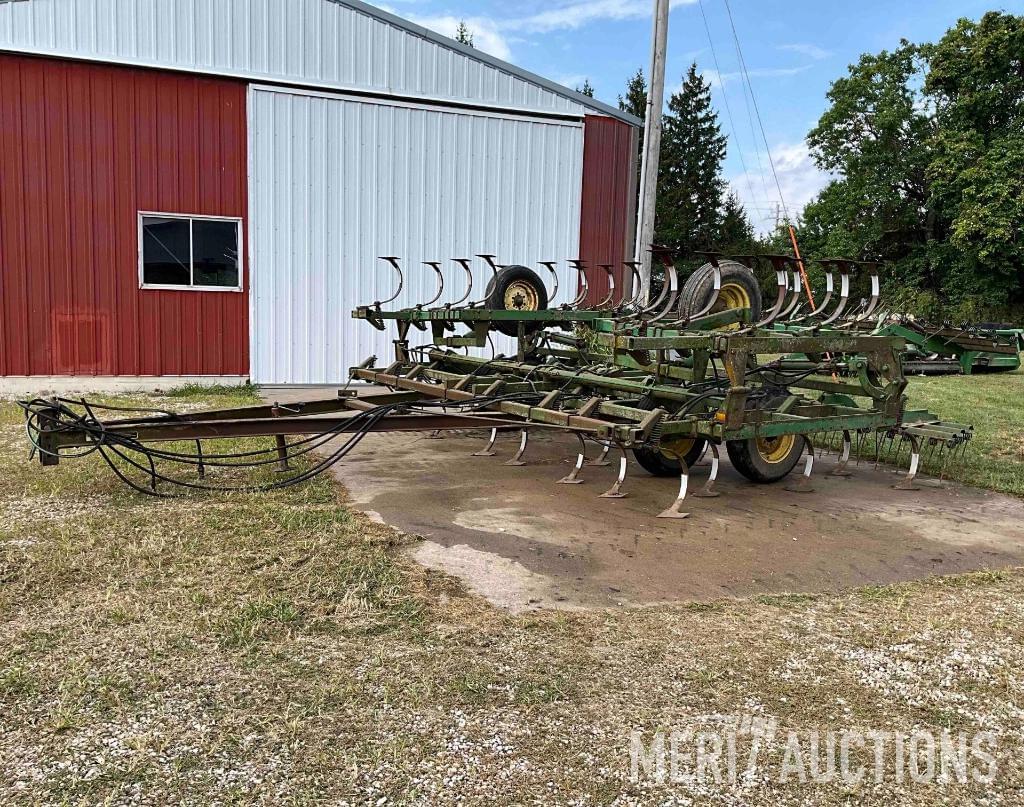 Image of John Deere 1010 Primary image
