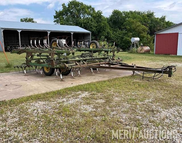 Image of John Deere 1010 equipment image 4