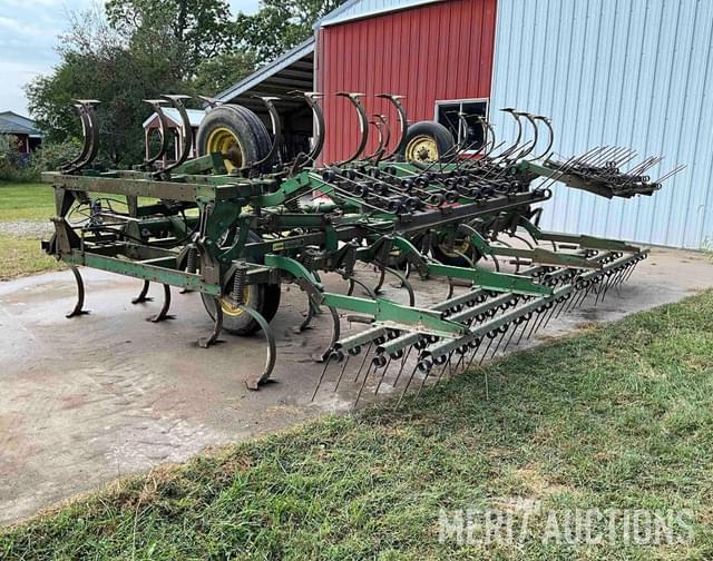 Image of John Deere 1010 equipment image 2