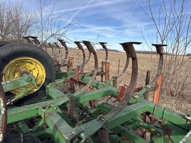 Image of John Deere 1010 equipment image 3